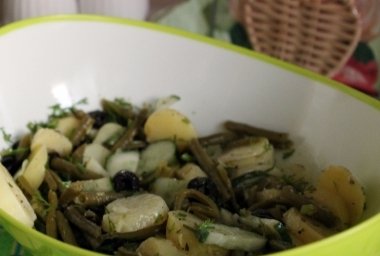 Салат из молодого картофеля со стручковой фасолью