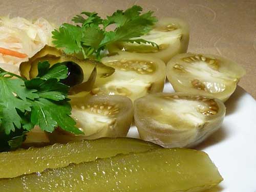 Огурчики, маринованные с помидорами
