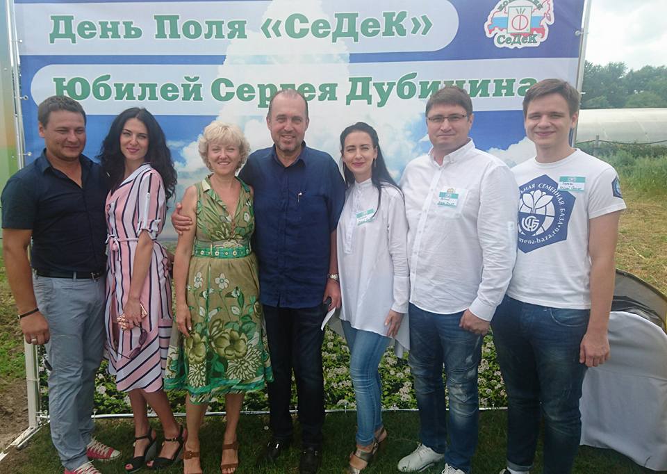 Руководство "СЕМЕНА-БАЗА.РФ" на дне поля компании "СеДеК"